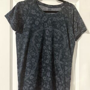 Lu Lu lemon Swiftly Stylish Black Patterned Women's Top sz. 10